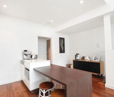 Spacious Townhouse in the Heart of Richmond - Photo 2