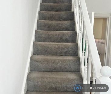 4 bedroom terraced house to rent - Photo 6