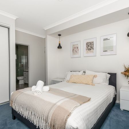 FULLY FURNISHED - SEE AGENT FOR AVAILABILITY - Photo 3