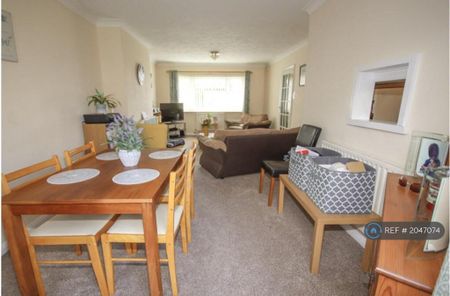 3 bedroom terraced house to rent - Photo 2