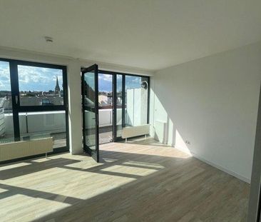 Dachterrasse und Fahrstuhl! Renovierte Wohnung mit Klimanlage - Photo 3