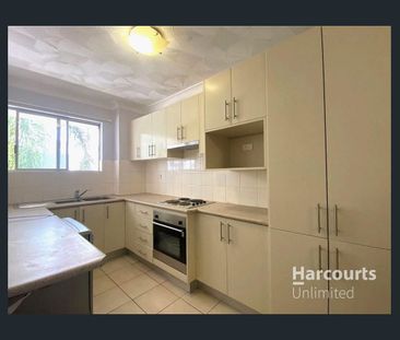 Spacious Two Bedroom Unit! - Photo 3