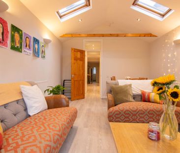 Modern and spacious five bedroom house on Coburn Street - Photo 6