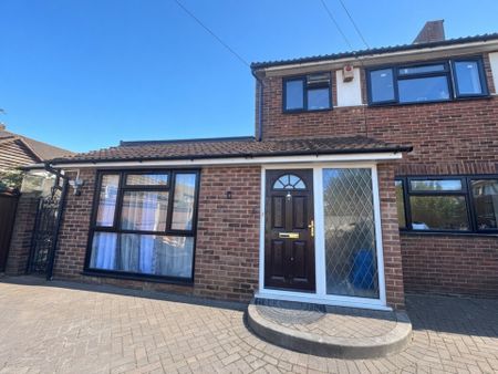 2 bedroom Ground floor flat to rent - Photo 3