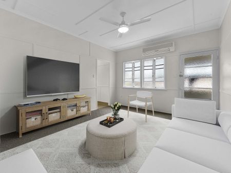 LARGE 3 BEDROOM HOUSE IN ENOGGERA !! Brand new Bathroom! - Photo 4