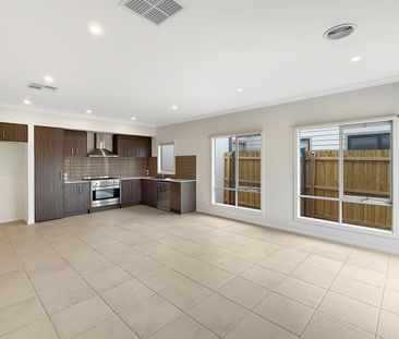 🏡 Brand New 4-Bedroom House in Eynesbury - Photo 4