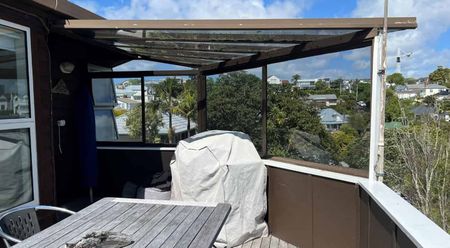 Fully Furnished!! Elevated with great light & views across City Scape. - Photo 5