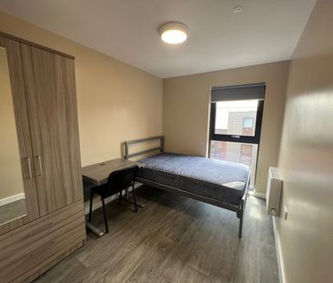 6 Bed Flat, Hepburn Court A, BS2 - Photo 2