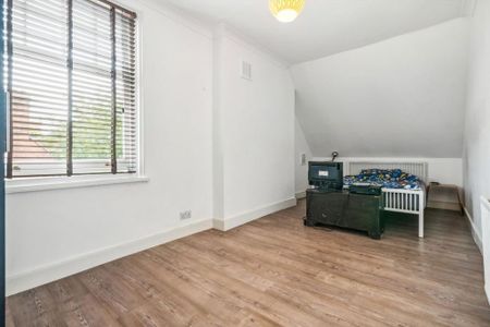 3 bedroom flat to rent - Photo 4