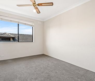 Spacious Two Bedroom Apartment in a Prime Location - Photo 2