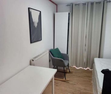 Buckingham Road, London, E18 - Photo 2