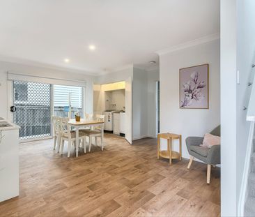 FULLY FURNISHED, DESIGNER APARTMENT IN MANLY WEST - Photo 4