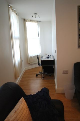 1 Bed Flat, London, E15 - Photo 3