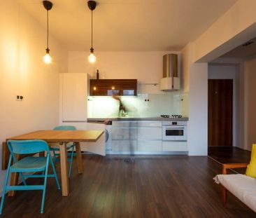 Krásny moderne zrekonštruovaný, zariadený 2 izb. byt s loggiou, Kar... – Fotografia 5