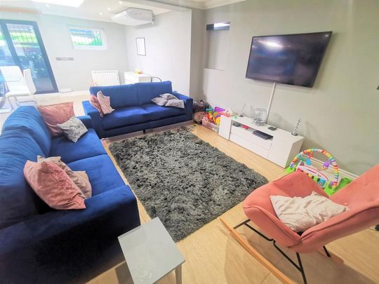 5 bedroom detached house to rent - Photo 1