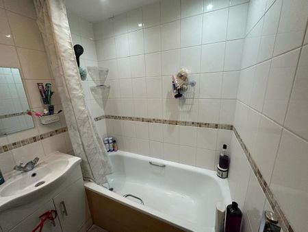 1 bed flat to rent in Lodge Close, Edgware, HA8 - Photo 4