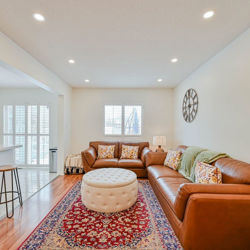 For Lease - 842 Upper Kenilworth Avenue, Hamilton, Ontario - Photo 1