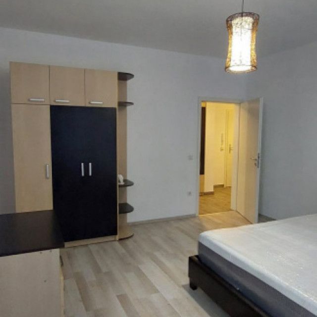 Garsoniera decomandata 40 mp, demisol inalt, situata in Ava - Photo 1