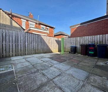 27 Dhu Varren Park, Belfast, BT13 3FH - Photo 1