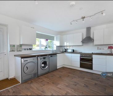 1 bedroom in a house share to rent - Photo 6