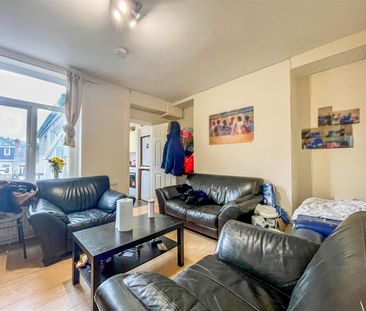 House - Terraced For Rent King Street, Pontypridd - Photo 1