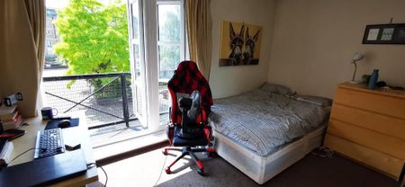 6 bedroom townhouse to rent - Photo 3