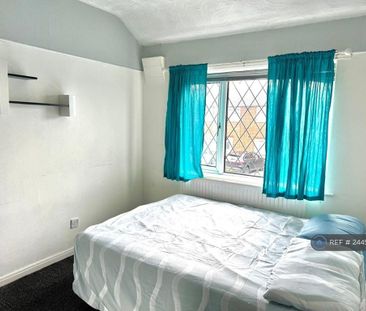 1 bedroom in a house share to rent - Photo 4