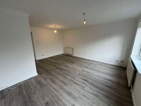 Falcon Fields, Tadley, RG26 - Photo 2