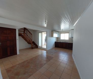 Location Appartement 3 pièces 55m² ST GILLES LES BAINS 97434 - Photo 2