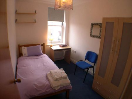 6 bedroom semi-detached house to rent - Photo 2