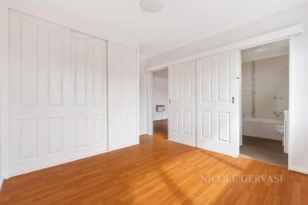 “Light filled haven in a prime position” - Photo 2