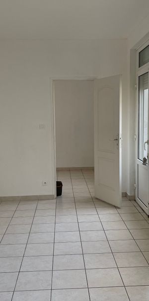 Appartement T2 situé dans une cour sécurisée - Photo 1