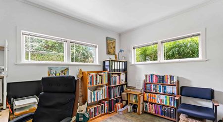 Spacious Family Home in a Prime Location - Photo 3