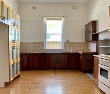 Come Live In The Heart Of Coburg - Spacious Family Living in a Prim... - Photo 3