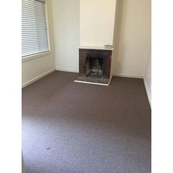 Semi Detached House - Photo 1