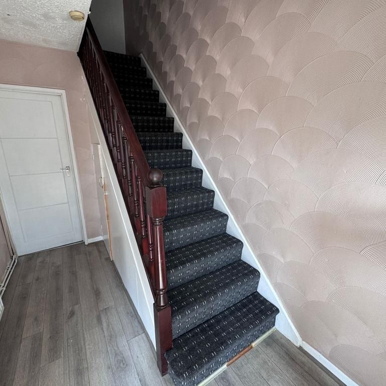 4 bedroom semi-detached house to rent - Photo 1