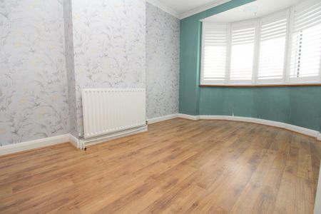 3 bedroom end of terrace house to rent - Photo 3