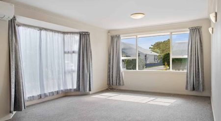 Sunny Two bedroom – Great Location! - Photo 2