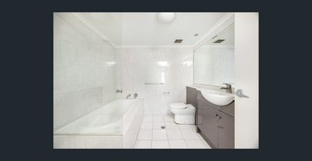 STYLISH HARBOURSIDE LIVING IN THE HEART OF ROSE BAY - Photo 4