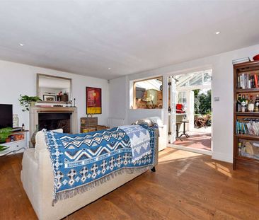 Idyllic detached cottage which is well presented throughout and has... - Photo 1