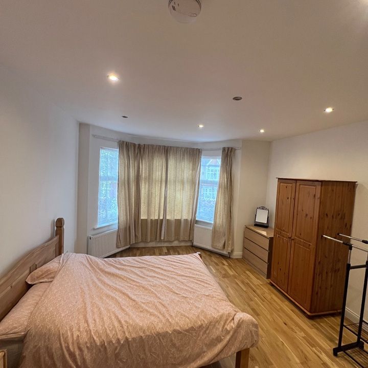 Room in a Shared House, New River Crescent, N13 - Photo 2