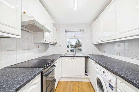 Albury Gardens, Calcot, Reading, Berkshire, RG31 - Photo 5