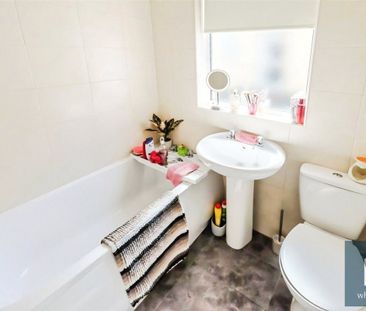 Weatherhill Crescent, Birchencliffe, Huddersfield, HD3 - Photo 4