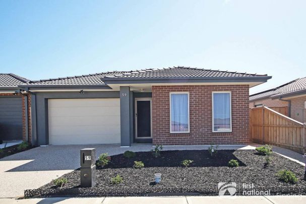 Modern 4 Bedroom Home - Photo 1