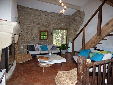 LUBERON - ROBION: Au coeur du vieux village, dans le Parc Naturel du Luberon, charmante maison ancienne en pierre avec terrasse en extérieur de plain pied - Photo 2