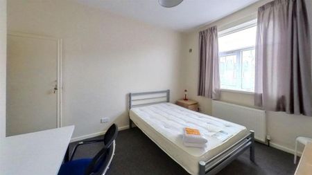 4 bedroom private hall to rent - Photo 5