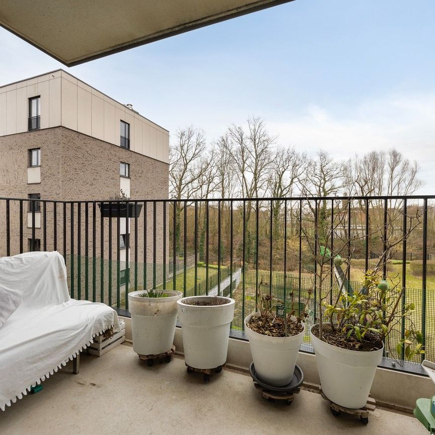 🏡 Instapklaar & Gemeubeld 1-Slaapkamerappartement met Terras in Hasselt! - Photo 1