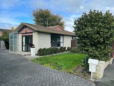 A renovated home in well sought after school zones - Photo 2