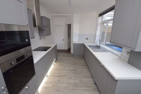 3 Bedroom Terraced House - Photo 5