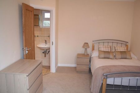 1 bedroom in a house share to rent - Photo 4